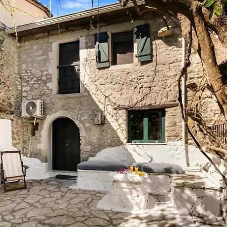 Serene Retreat In Kolivata Village Nyaraló