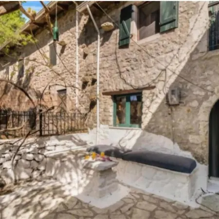 Nyaraló Serene Retreat In Kolivata Village *