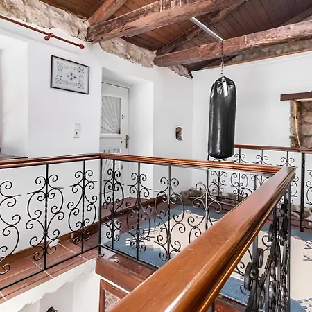 Serene Retreat- Sleeps 4 Wifi Courtyard Prázdninový dům Kolliváta