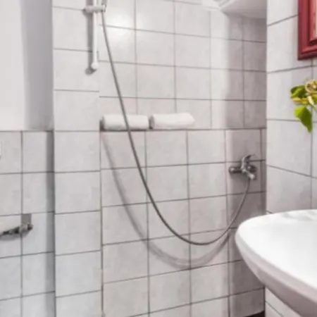 Serene Retreat- Sleeps 4 Wifi Courtyard Kolliváta