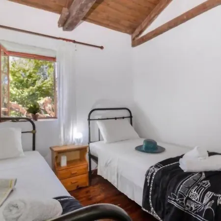 Serene Retreat- Sleeps 4 Wifi Courtyard *