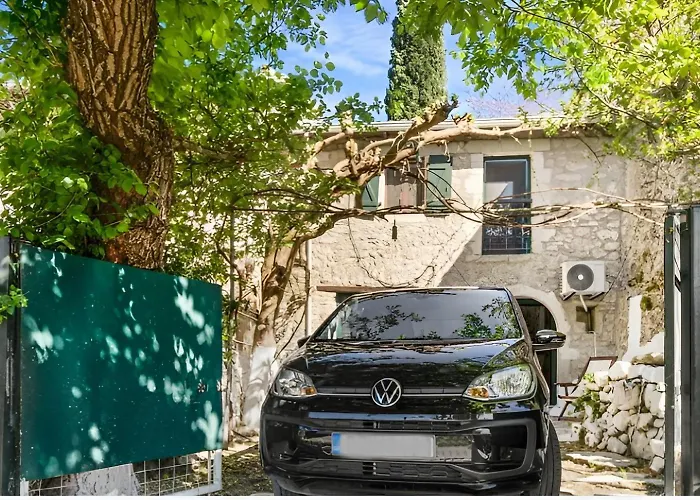 Holiday home Serene Retreat In Kolivata Village