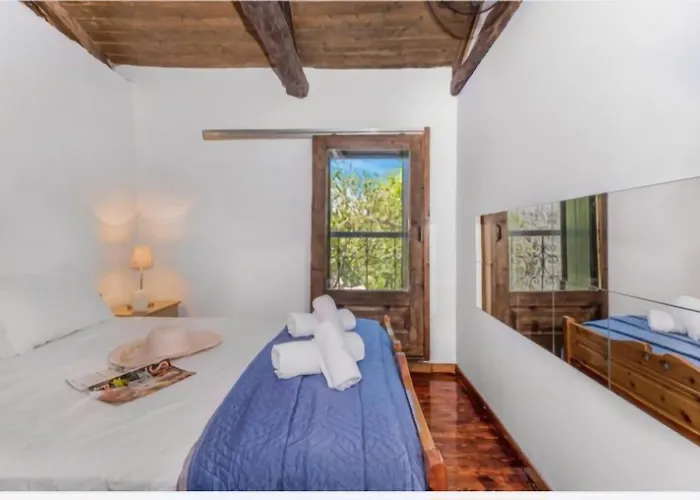 Serene Retreat In Kolivata Village *