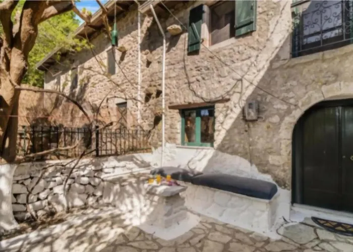 Holiday home Serene Retreat In Kolivata Village *